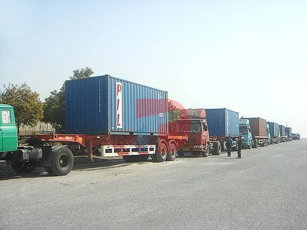 Tiandis Containerhäuser warten darauf, verschifft zu werden.