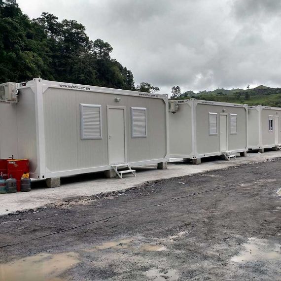 Utilisation d'une maison de conteneurs à emballage plat pour un projet de toilettes publiques au Panama - FPCH010
